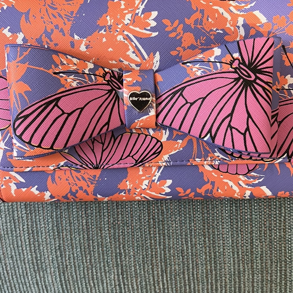 BETSEY Johnson’s Butterflies & Bow Patent Printed Faux Leather Crossbody - Picture 3 of 8